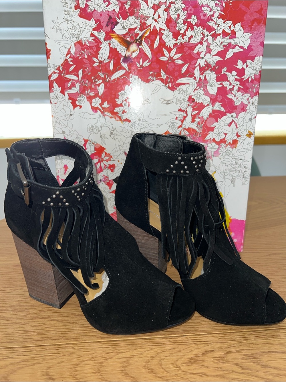 NIB Chinese Laundry Black Fringe Peep-Toe Block Heel Ankle boho Sandal US 5